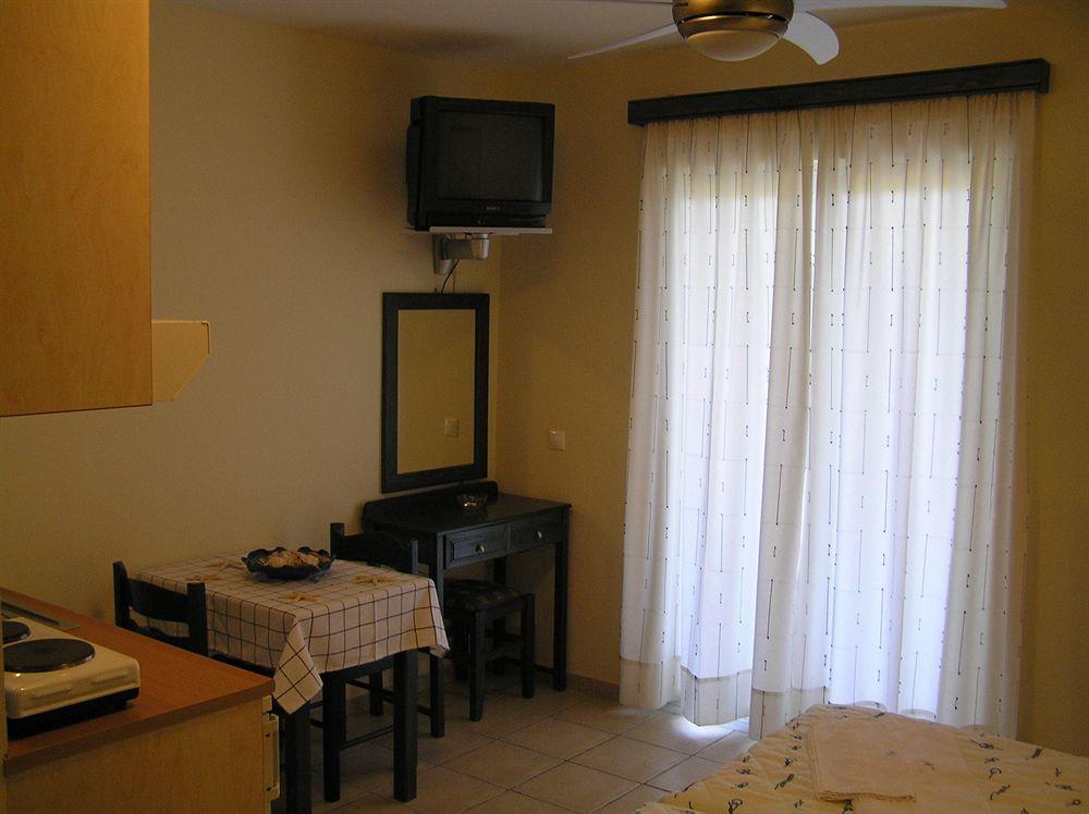 פלטניאס Katerina Seaside Studios מראה חיצוני תמונה